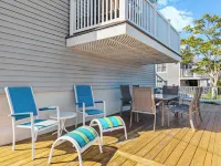 Seaside Sanctuary steps from Long Island Sound