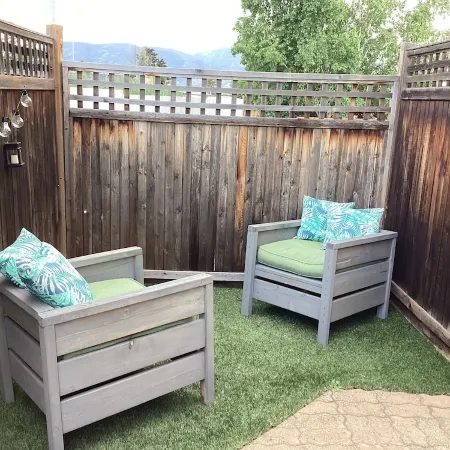 Fully appointed 2 bedroom carriage house in beautiful Penticton! Winter Rates!
