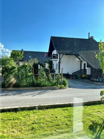 Stol Mountain Escape - Cozy One-bedroom Apartment near Lake Bled