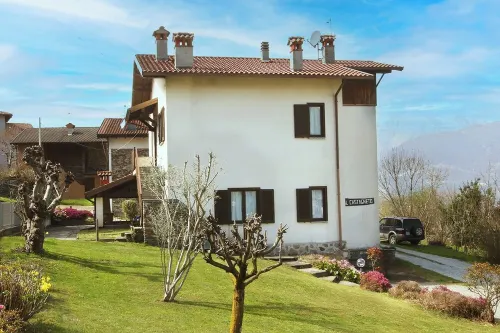 Spazioso appartamento con vista lago in zona tranquilla adatto per famiglie.