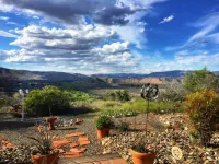 Views, views, views! Spacious home with Red Rock & Sunset Views. Near the river! Hotels in Clarkdale