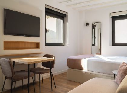 Limehome Pamplona Hilarión Eslava