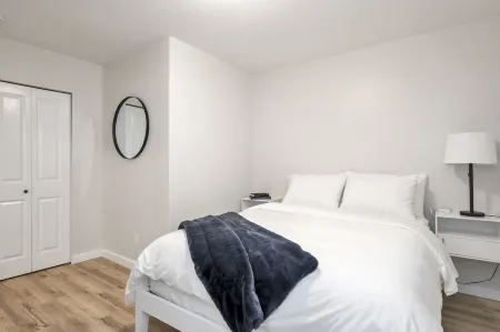 Bright and Cozy suite, great for work stays or vacations heart of Campbell River