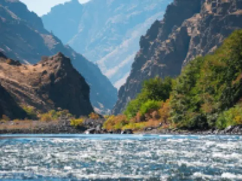 Comfort & River Views! 2-bedroom house in charming Asotin, Washington. Hotels in Asotin County