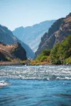 Comfort & River Views! 2-bedroom house in charming Asotin, Washington.
