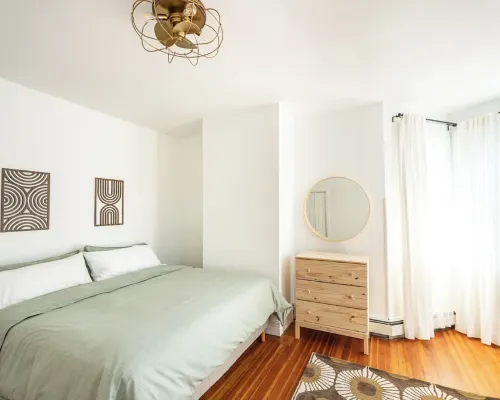 Cozy 2 bdrm Newburgh apartment with private parking Hotels in Newburgh