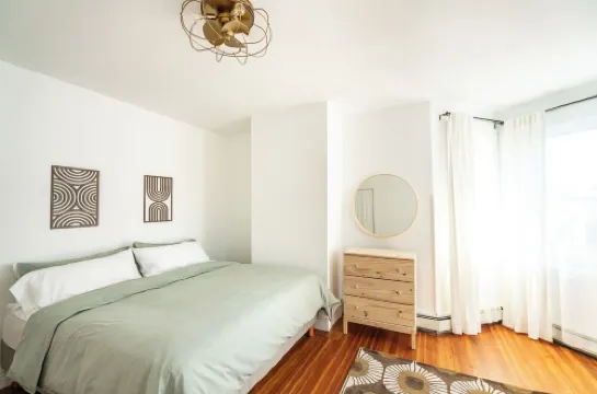 Cozy 2 bdrm Newburgh apartment with private parking