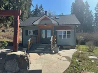 Charming 2-bedroom house with AC, WiFi in serene East Hope. Hotels in Bonner County