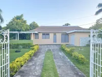 The Sandpiper Villa - Authentic Jamaican Experience! Hotels in 