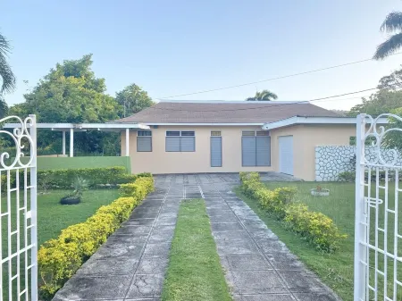 The Sandpiper Villa - Authentic Jamaican Experience!