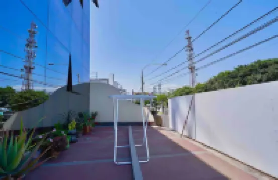 Amplio y en Céntrica Urbanización, segundo piso