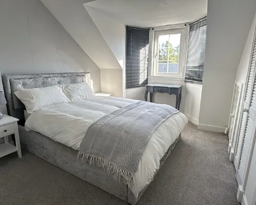 Modern 3-Bedroom Home with Cozy Cinema-Style Living Space Hotels in Cumbernauld