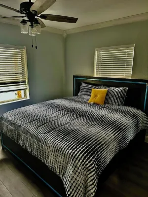 Spacious 5-bedroom house with WiFi, AC 7 mins from hard rock stadium Hotels near Wellness Center