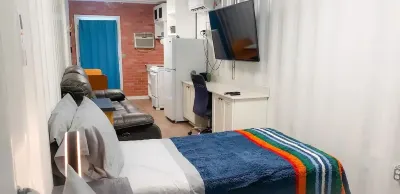 Chic Shipping Container near Downtown Phoenix Hotels in Estrella