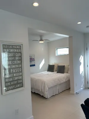 Stylish 1-bedroom Guesthouse with pool, close to town