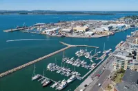 Entire Prestige Apartment in Poole Quay - Free Parking, WiFi & Netflix