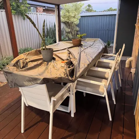 Pets welcome, family friendly home. 5 minute drive to beaches.