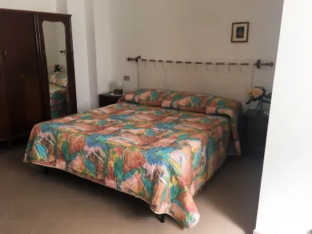 Calasetta, Sardinia Ground floor apartment 80 sq m central area