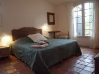 10 persons accommodation: spacious 6 pers villa + 4pers Cabanon in Aups (Provence)