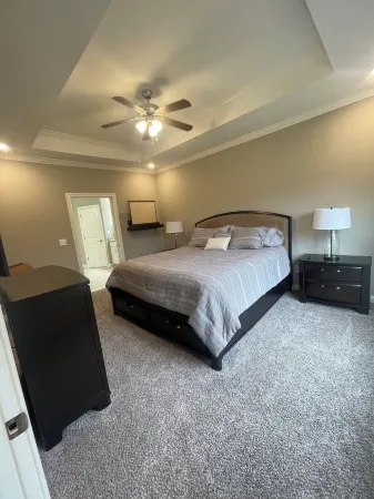 4-bedroom house in peaceful New Albany with AC, fitness room, WiFi