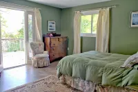 Tranquility on Lake Seymour, Trent Hills. Seymour Point a year round property. Hotels in Trent Hills