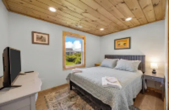 4Br Hatteras Retreat • 5-Min Walk to Beach • Pets OK