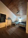 Charming newly built cottage with 3 bedrooms 2 baths, internet, on Phillips lake