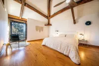 Stone house in nature for relaxation, adventure or online work