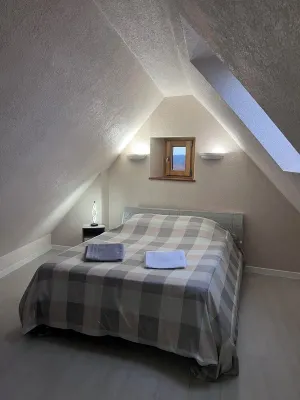 Large fully-equipped apartment 3 bedrooms 3 double beds 2 bathrooms