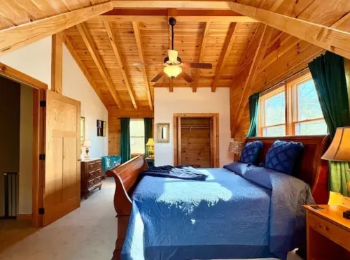 Private Log Cabin in woods, Fenced, Mountain Views