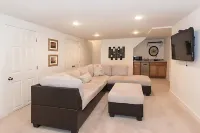 Chic Hamptons Getaway - Heated Pool, Hot Tub, Near Village & Beach