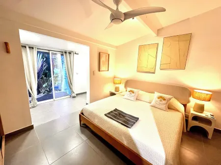 NEW magnificent one bedroom on the beach of Baie Nettlé swimming pools tennis courts Отели в г. Санди Грун