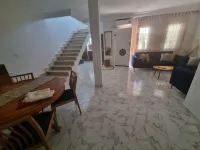 Welcome to our charming house S+2 !2 minutes from technopole and 10 from beach!! Hôtels à : Soliman