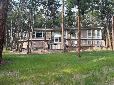 Spacious 4-bed house in the woods of beautiful Monument by the Air Force Academy