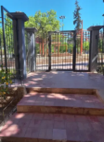 This charming flat: your place during your stay in the land of sun and wine.