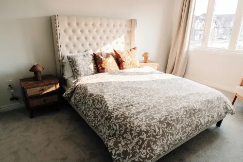 Brand New contemporary 4 bedroom nestled in nature Hotels in Pickering