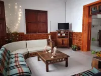 Clean Privet Bedroom/Bathroom -2 mins walk to the Beach