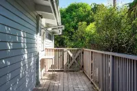 A Ray of Sunshine Beach Shack 선샤인 비치 호텔