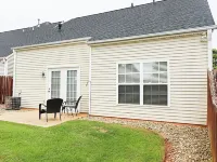 Cozy Hub~Comfortable Simpsonville Home ~Long-Term Stays Welcome ~Community Pool Hotels in Mauldin