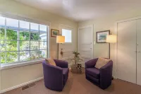 Peaceful Garden Oasis with Breakfast Provided