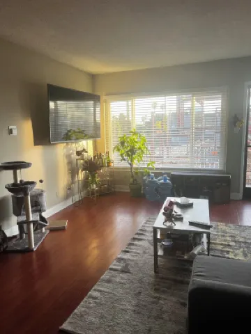 Chic 1-bedroom apartment in trendy West Hollywood with WiFi, AC pet friendly
