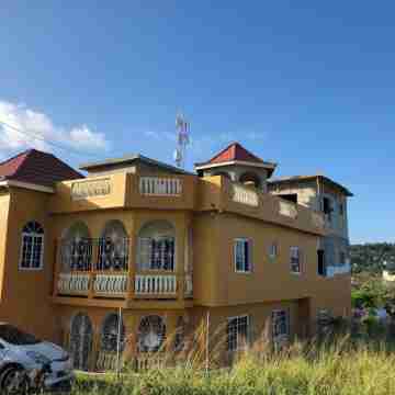 Comfortable Self Contained Apartment, close to the Airport, beaches, shopping . Hotel Exterior