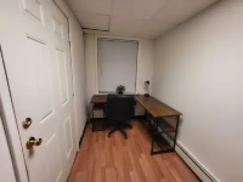 Charming 1-bedroom apartment in cool Troy with WiFi, AC Hotels in Troy