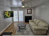 Cozy 1-bedroom condo in wonderful Alexandria with WiFi, AC, Free Parking