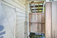 Charming Beach Cottage on Fishing Bay