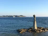 Apartment on the ground floor of a superb farmhouse in a landscaped park. You will be there alone