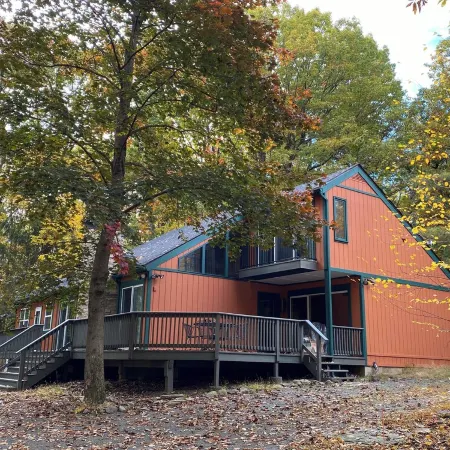 Paradise rediscovered 3-bedroom chalet in amenities rich lake community