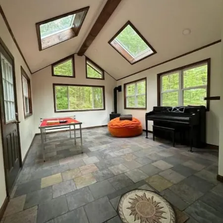 Paradise rediscovered 3-bedroom chalet in amenities rich lake community