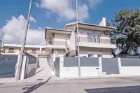 House - Foros de Amora Hotels in Amora