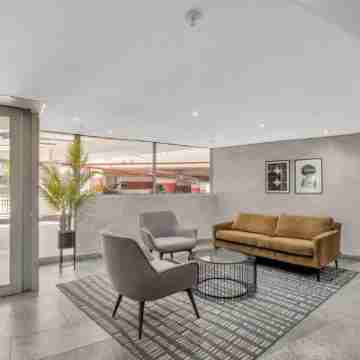 Stunning Apartment in Sandton Others